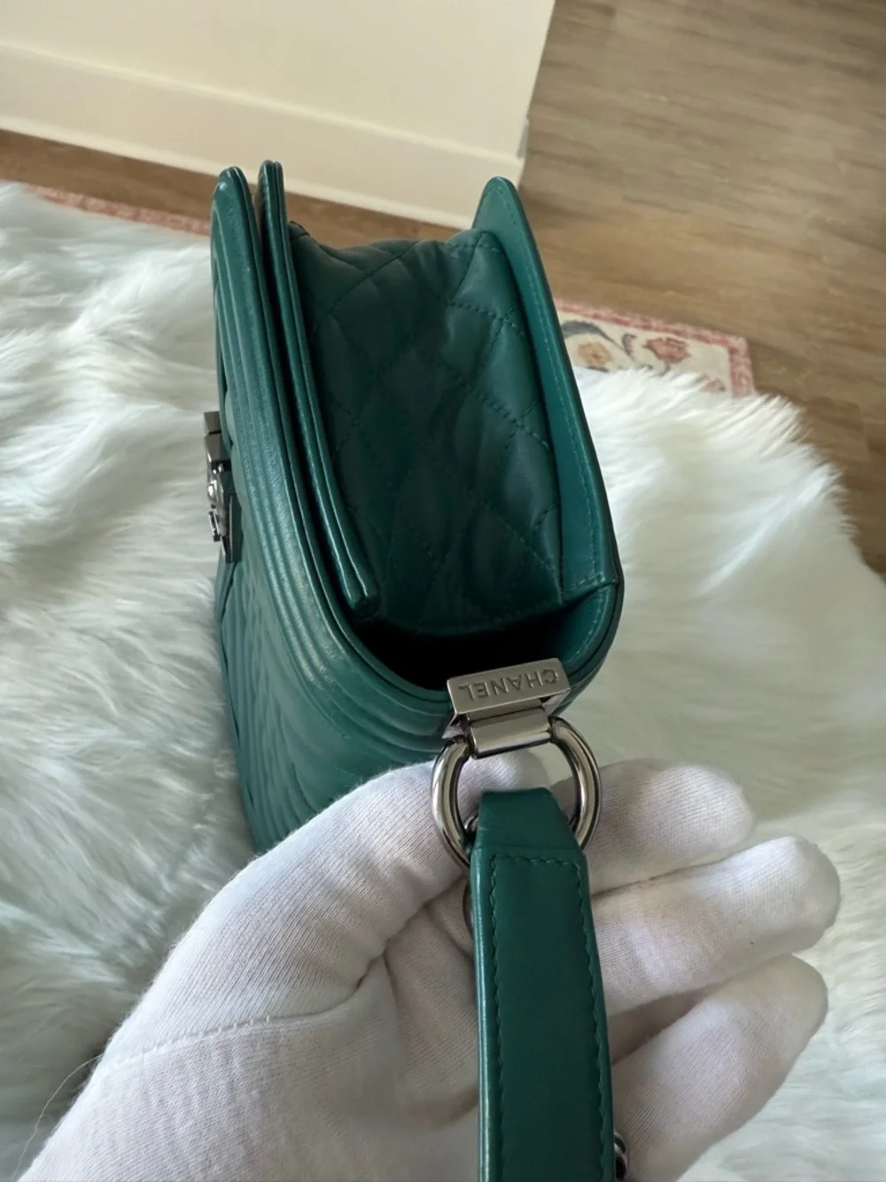 CHANEL: ✨RARE ✨Medium Teal Boy Bag *AUTHENTICATED* - Picture 12 of 15